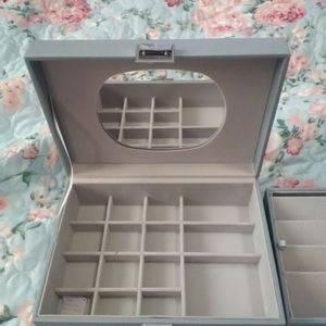 Jewelry box